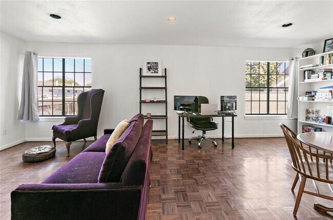 Building Photo - 1052 Augusta Dr
