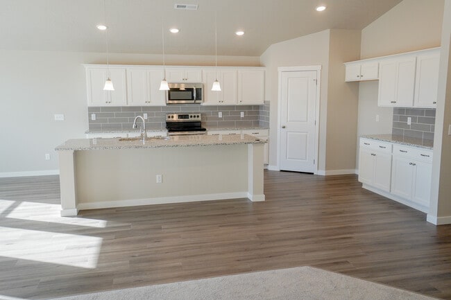 Building Photo - 2814 N Cherry Grove Way
