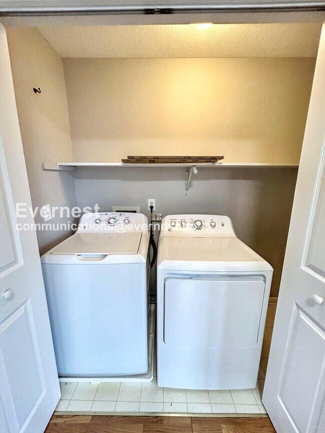 Building Photo - 1808 Lakewood Village Dr