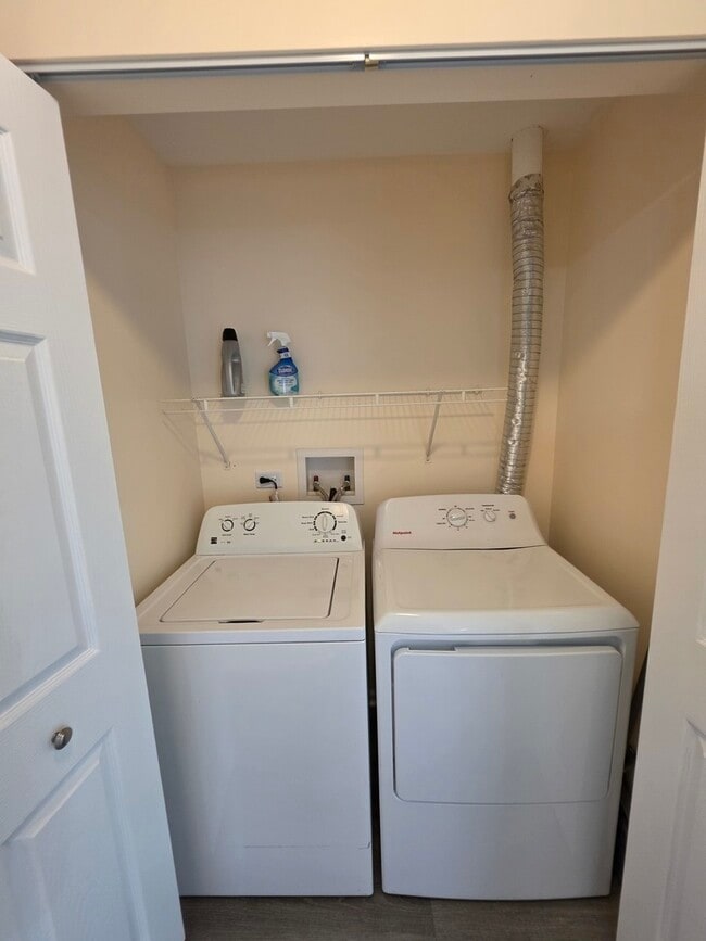 Building Photo - 101 Silverstone Dr
