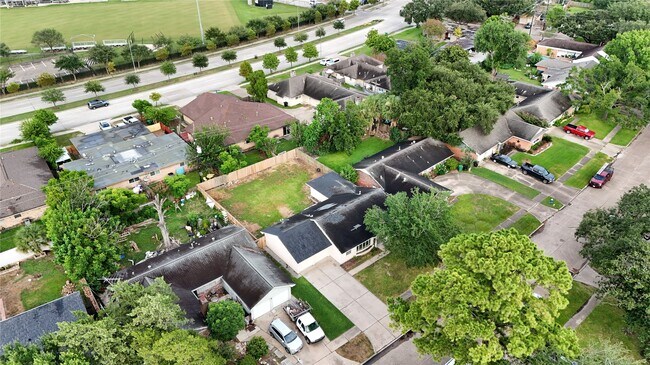 Building Photo - 7103 Lugary Dr