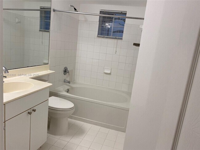 Building Photo - 17150 N Bay Rd