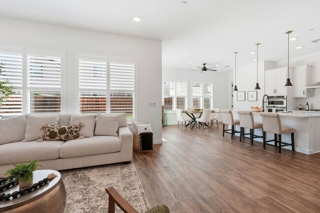 Building Photo - 1550 Plumas Dr
