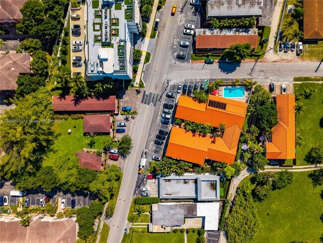 Building Photo - 2025 Miami Rd