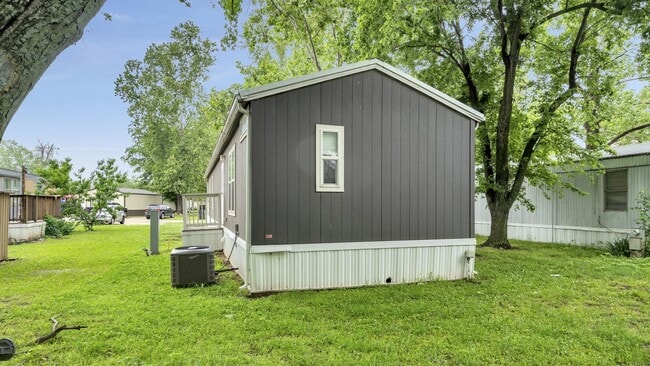 Building Photo - 2 bed/2 bath lovely mobile home! Schedule ...