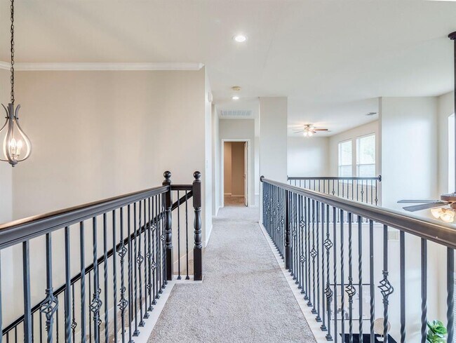 Building Photo - 1301 Horseback Hollow