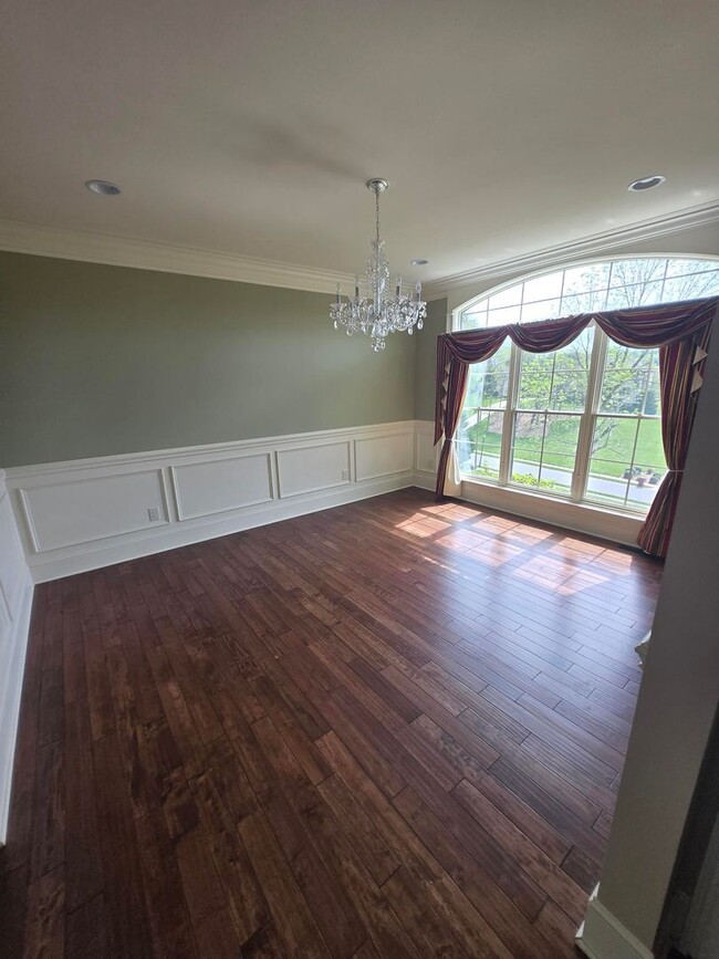 Building Photo - Luxury 4-Bedroom Home with Outdoor Oasis i...
