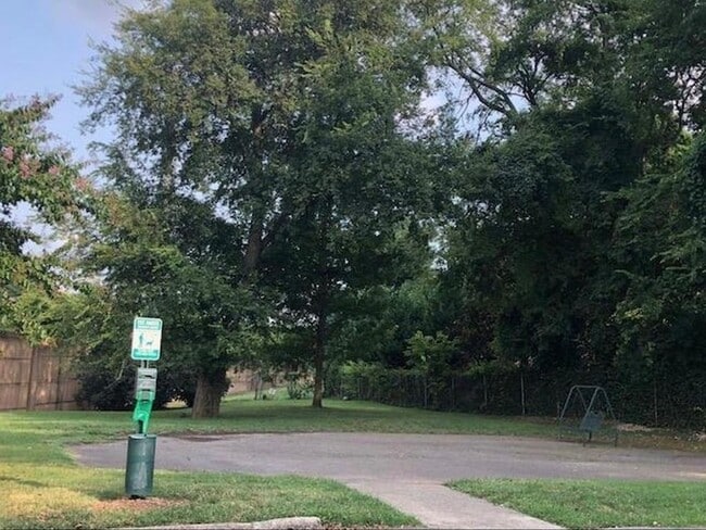 Building Photo - 3000 Hillsboro Pike