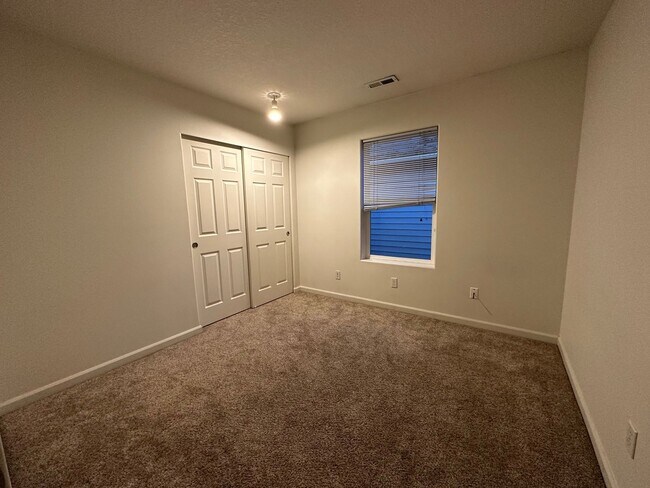 Building Photo - 5721 NE Canard Ct