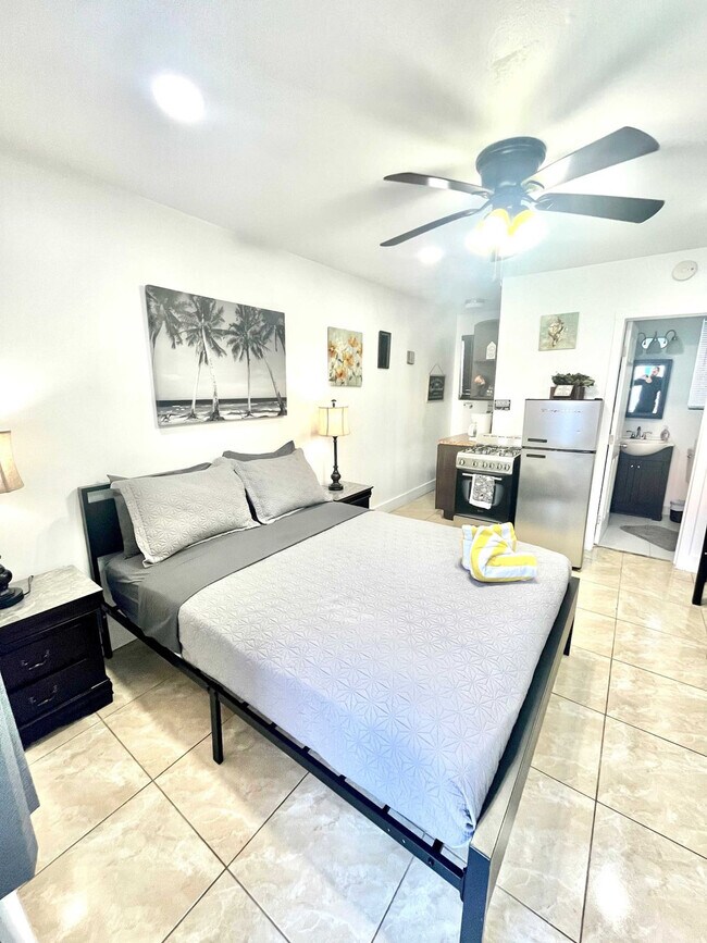 Building Photo - 342 Van Buren St