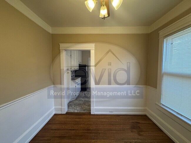 Building Photo - MALLORY 255