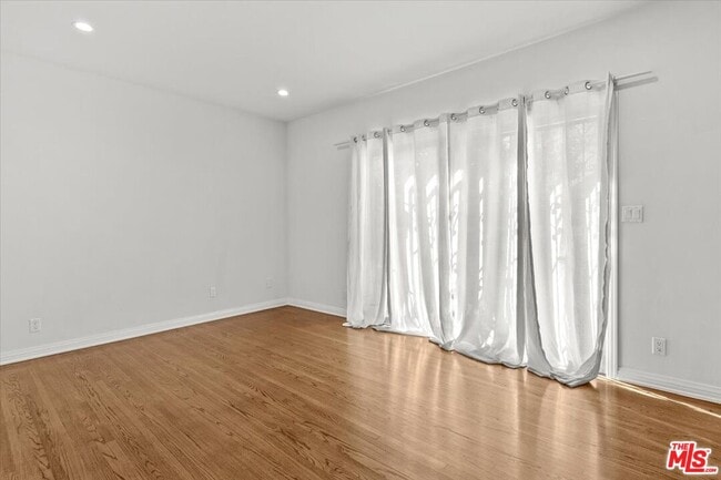 Building Photo - 203 S Detroit St