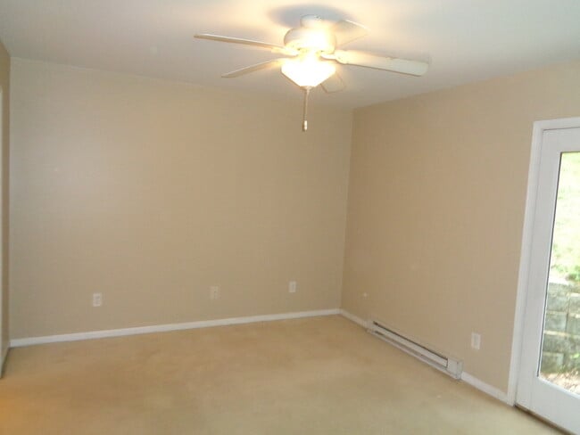 Building Photo - 134 Hemlock Dr