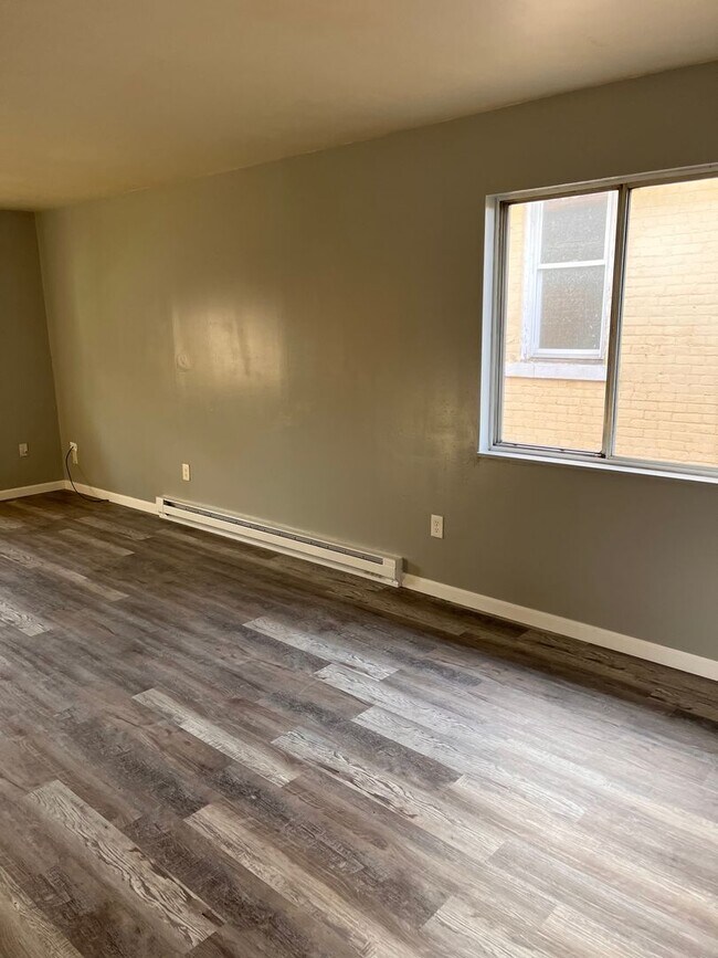 Building Photo - 323 Xenia Ave