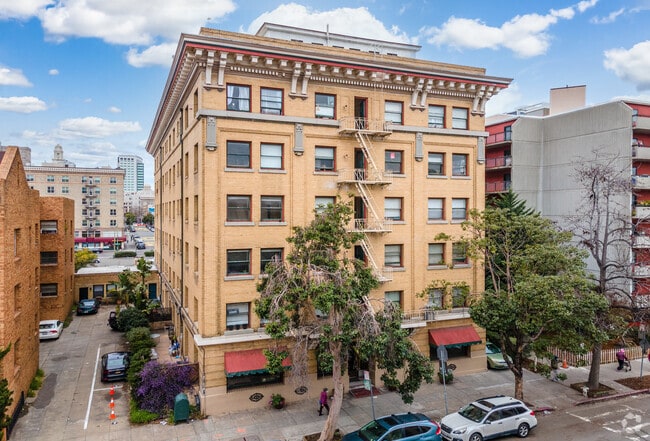 Building Photo - Raymond Apartments