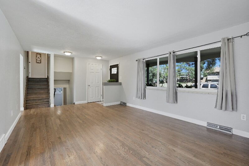 Building Photo - 930 Potter Dr