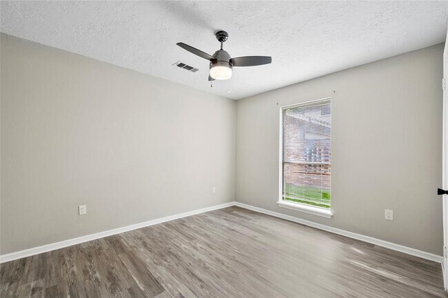 Building Photo - 16911 Summit Oaks Ln