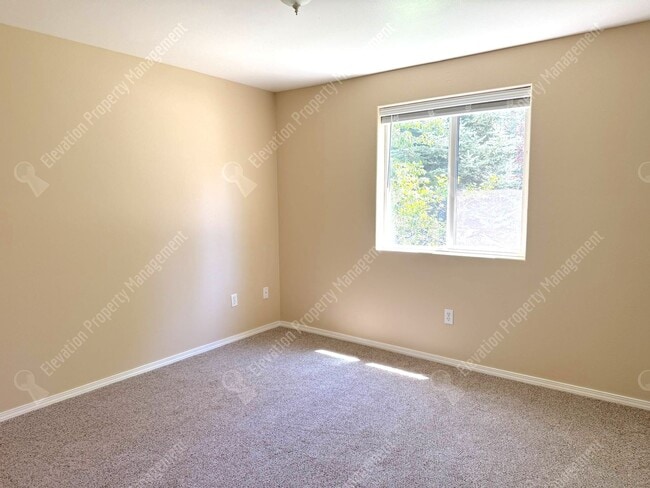 Building Photo - Single-Level 3 BR - 2 BA Rancher in Southw...