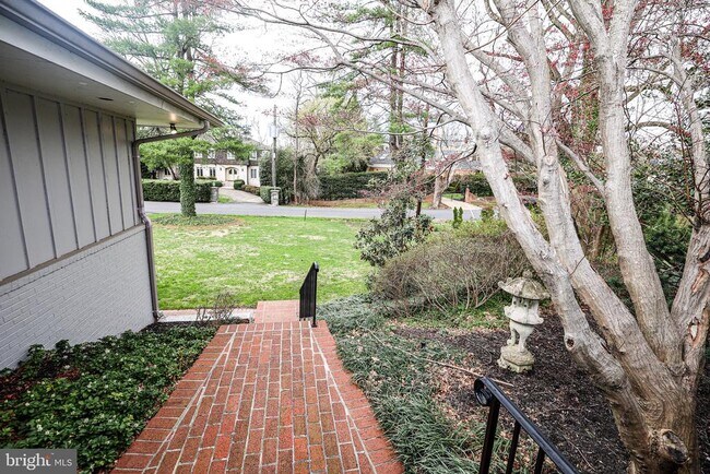 Building Photo - 6025 Orris St