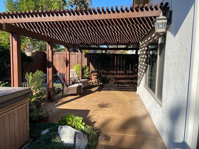 Building Photo - Lovely 3 Bedroom, 2.5 Bath Town Home in Encinitas Summerhill Community!