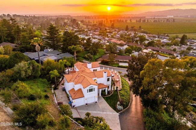 Building Photo - 1074 Deseo Ave