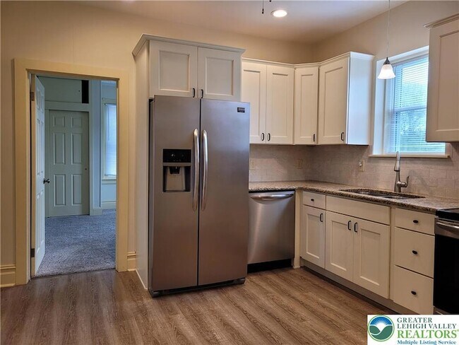 Building Photo - 1024 Delaware Ave