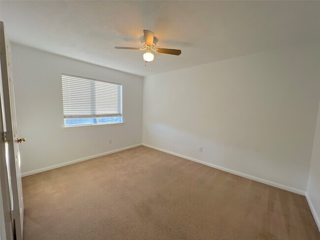 Building Photo - 5535 Bear Paw Cir