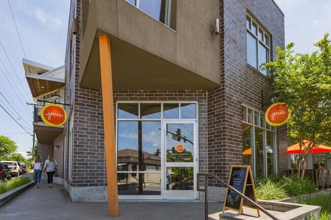 Building Photo - East Nashville with Roof-top Deck and 2 car garage!!