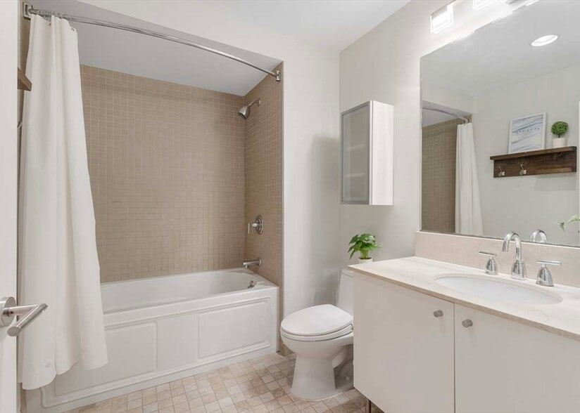 Building Photo - 16 Miner St