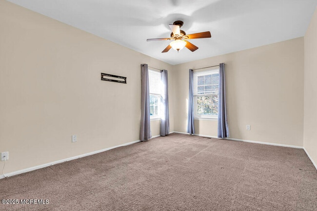 Building Photo - 438 Oak Knoll Dr