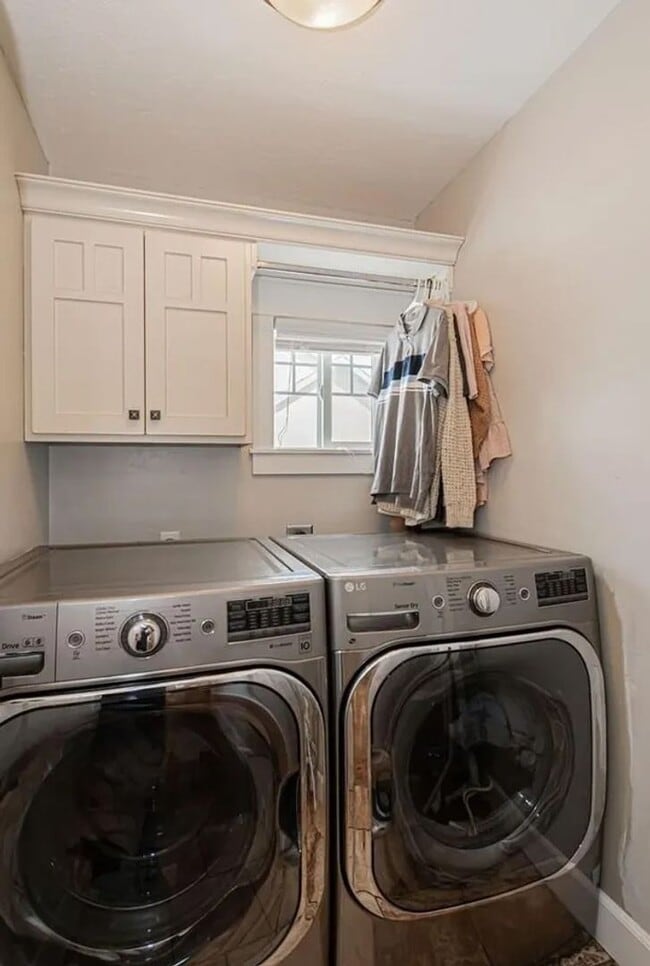 Building Photo - LOCATION, LOCATION, LOCATION - 4 Bedroom 3 Bath Home with TONS of storage. THIS PRICE INCLUDES TH...