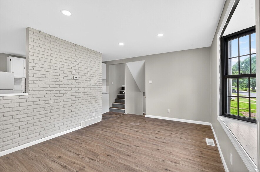 Building Photo - 2390 Teakwood Manor Dr