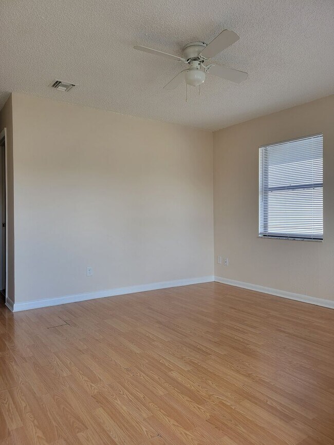 Building Photo - Two-Bedroom Home with Bonus Room in Winter Haven