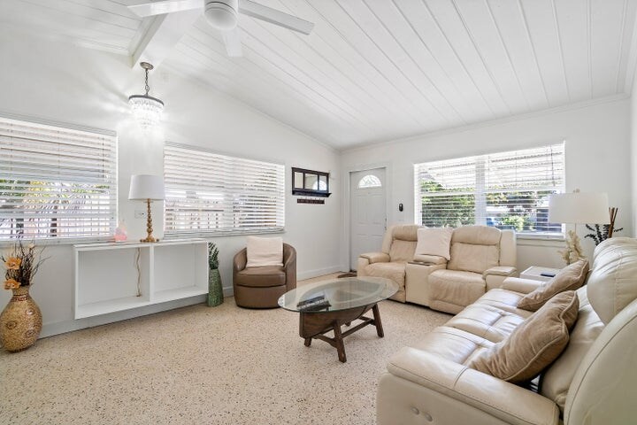 Building Photo - 321 Forsyth St