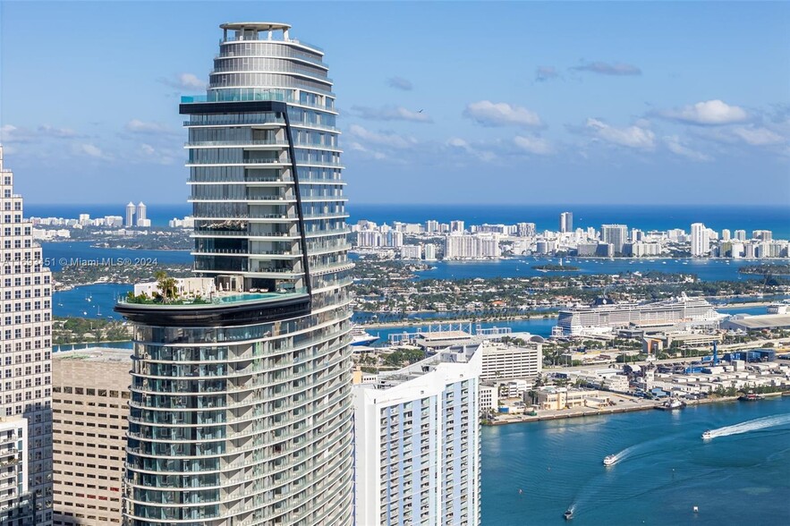 Building Photo - 300 Biscayne Boulevard Way