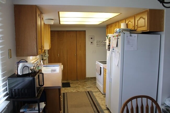Building Photo - 4 bedroom house