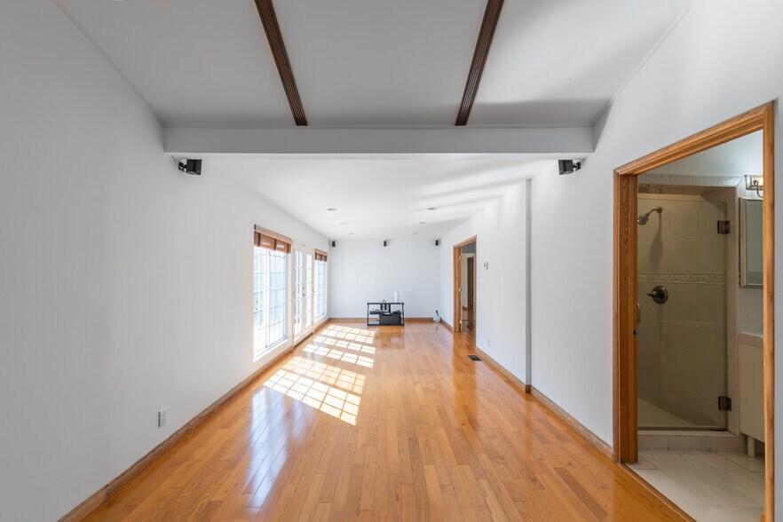 Living Room - 1367 Virginia Ave