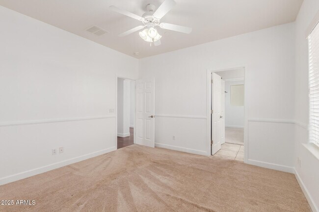 Building Photo - 5811 W Bonanza Ln
