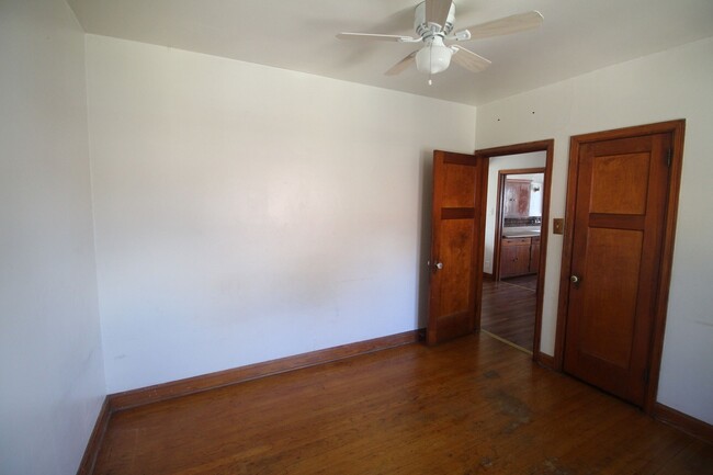 Building Photo - COMING SOON! Bright & Spacious 1-Bedroom U...