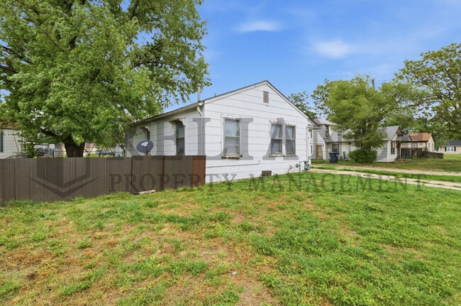 Building Photo - 1718 Walker W St