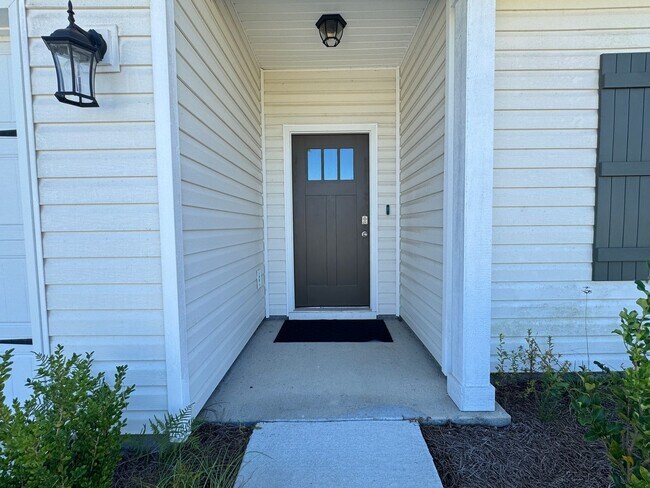 Building Photo - MOVE-IN READY! (Pet Friendly)