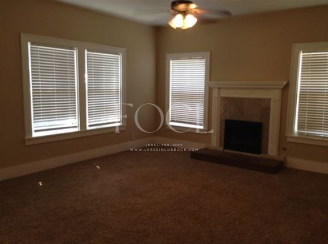 Building Photo - Large 3 bed 2 bath in walking distance to ...