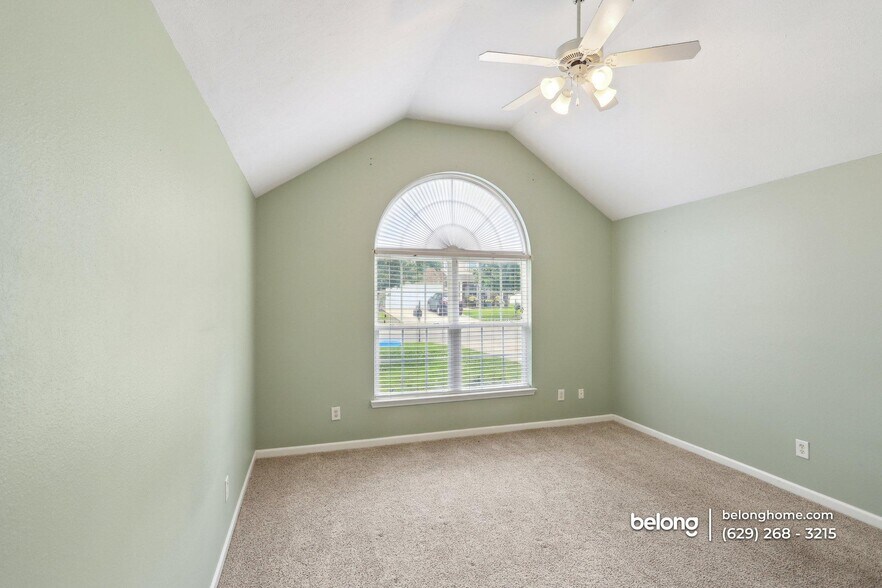 Building Photo - 404 Birdstone Dr
