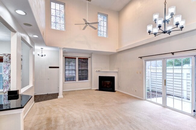 Building Photo - 130 Ellis Dr