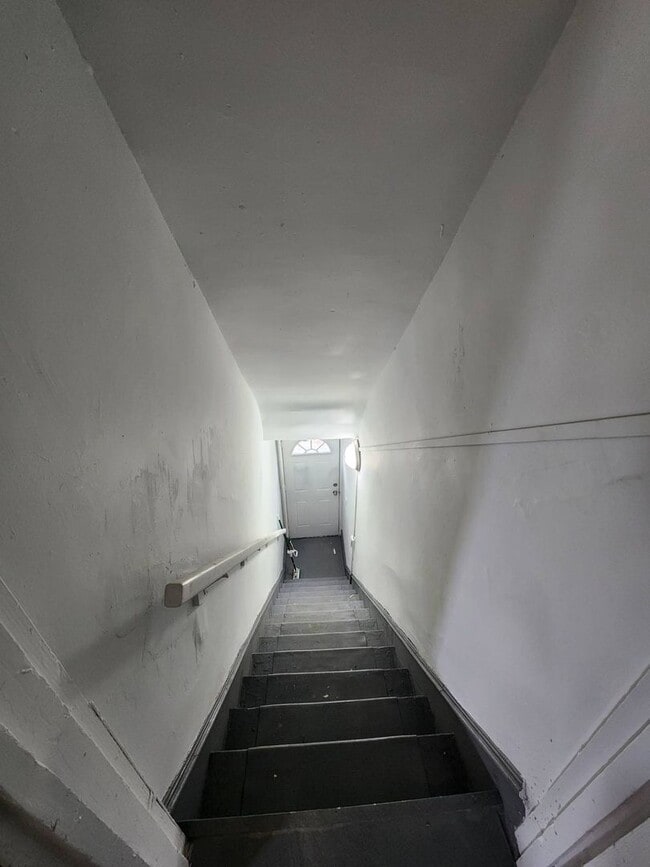 Building Photo - 521 W 14th St