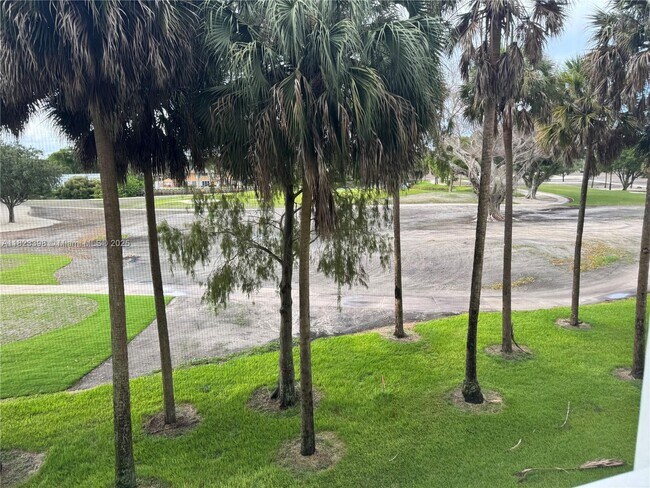 Building Photo - 250 Jacaranda Dr
