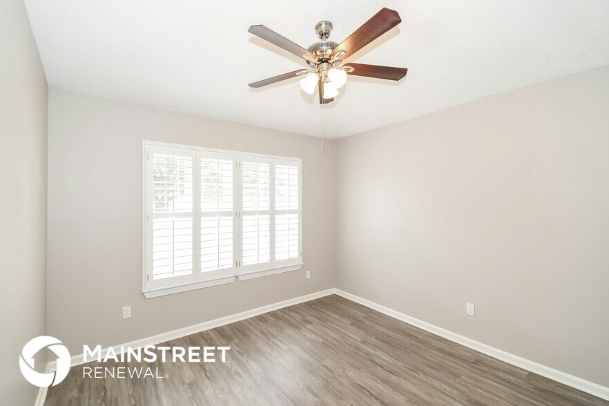 Building Photo - 7405 International Village Dr