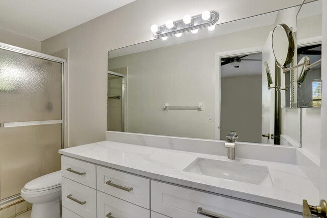 Building Photo - 9775 Riverside Dr