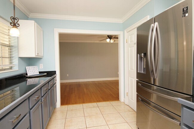 Building Photo - Central Niceville Location