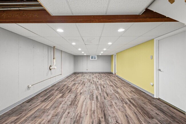 Building Photo - 963 Garden Ln